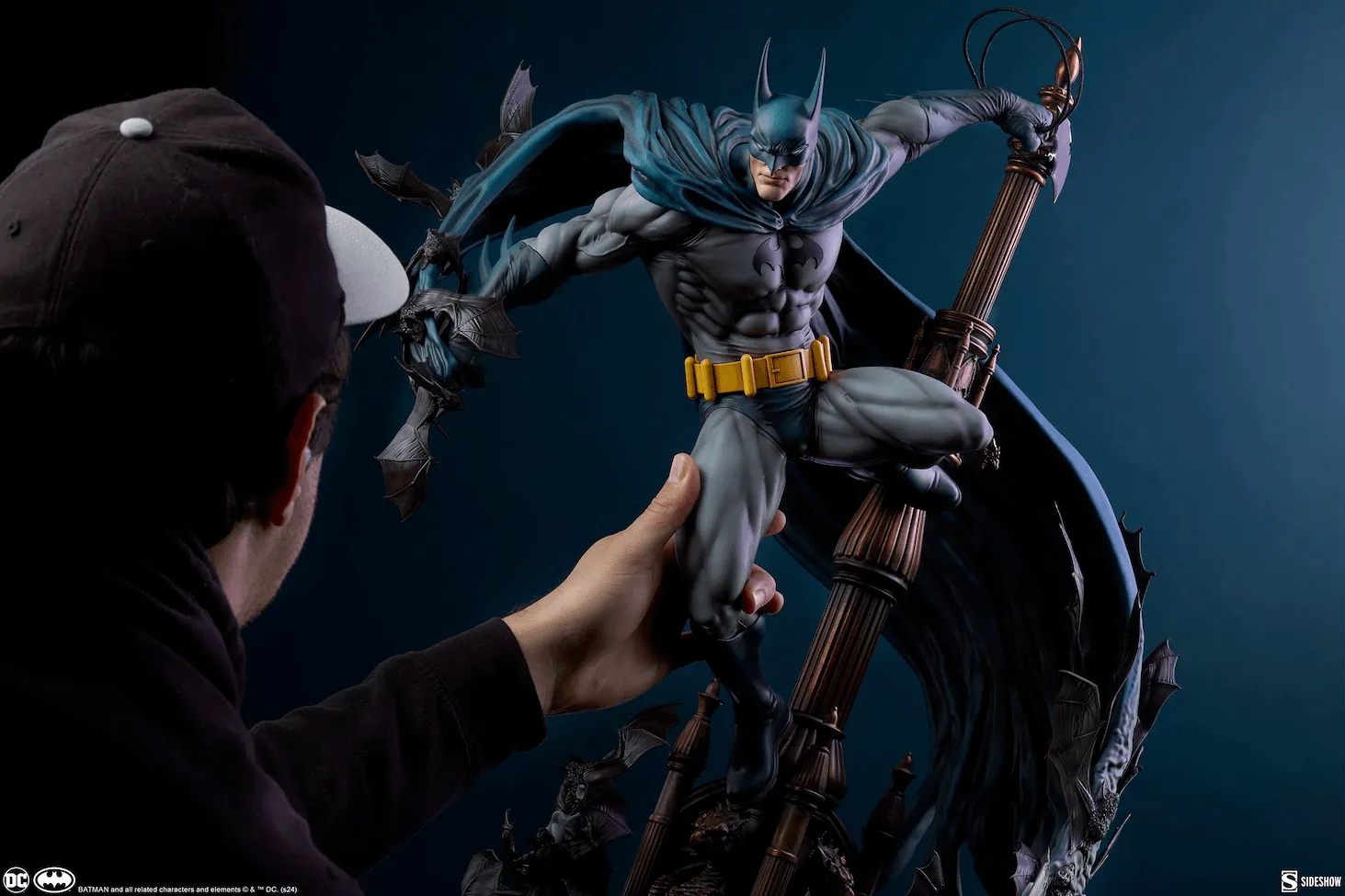 Batman - Batman Premium Format 1:4 Scale Statue - Image 6