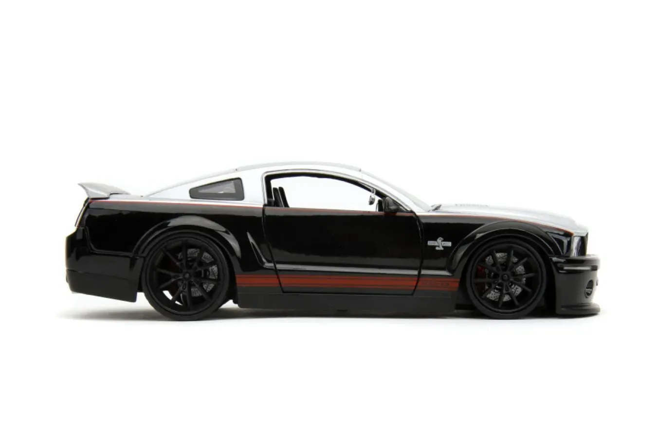 Big Time Muscle - 2008 Ford Mustang Shelby GT500 1:24 Scale Diecast Vehicle - Image 5
