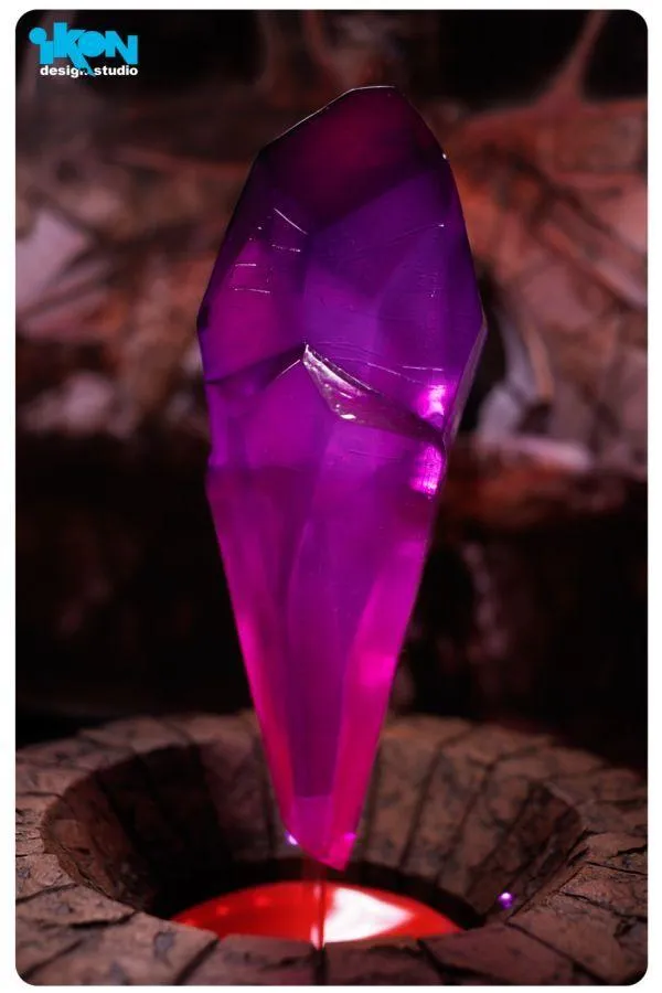 Dark Crystal - Crystal Replica with Light-Up Base - Image 4
