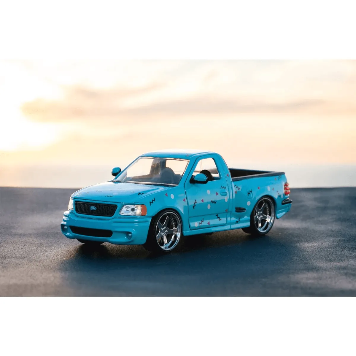 I Love The - 90's 1999 Ford F150 SVT 1:24 Scale - Image 9