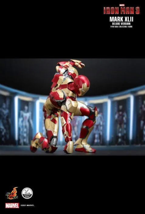 Iron Man 3 - Iron Man Mark XLII Deluxe 1:4 Scale Action Figure - Image 11