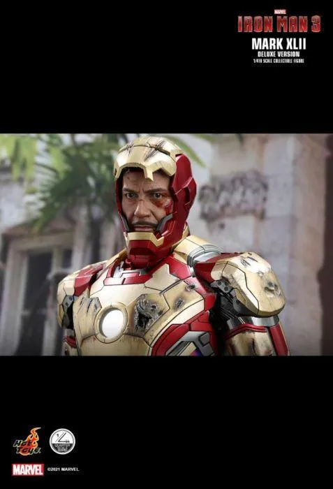 Iron Man 3 - Iron Man Mark XLII Deluxe 1:4 Scale Action Figure - Image 15