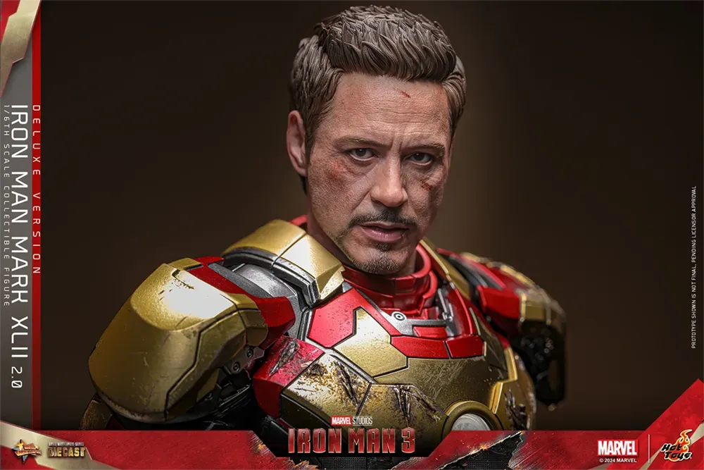 Iron Man 3 - Iron Man Mk 42 (2.0) Deluxe 1:6 Scale Collectable Action Figure - Image 17