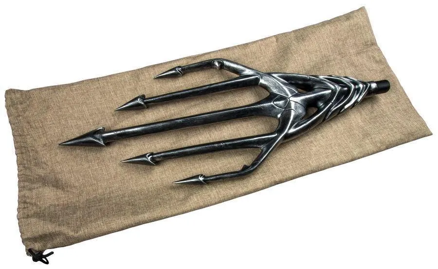 Justice League - Aquaman's Trident with Treasure Chest Life-Size Replica - Image 9