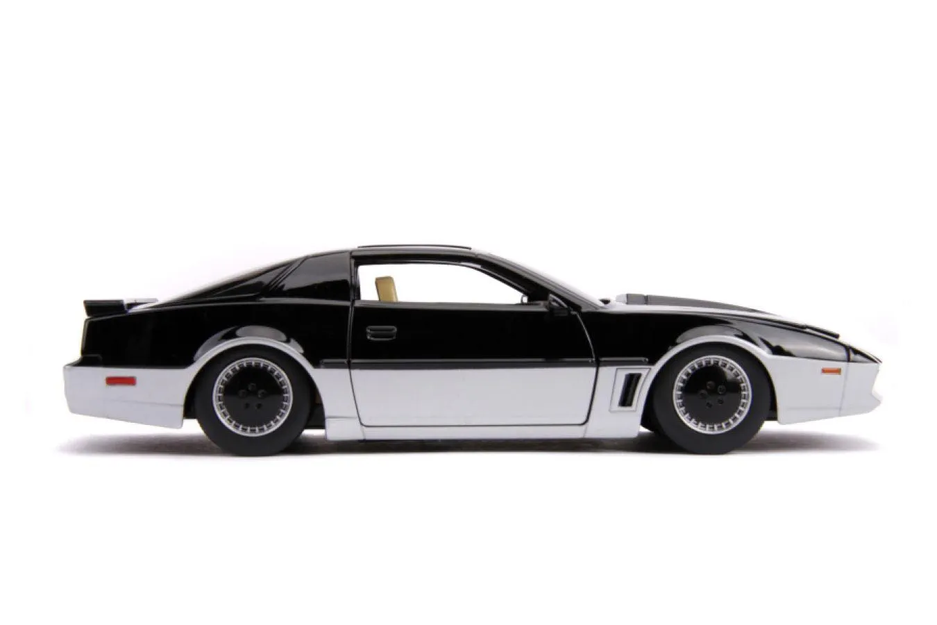 Knight Rider - K.A.R.R. 1982 Pontiac Firebird 1:24 Scale Hollywood Ride - Image 3