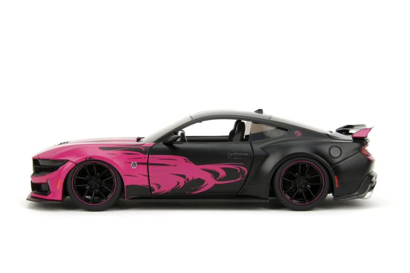 Pink Slips - 2024 Ford Mustang Dark Horse 1:24 Scale Diecast Vehicle - Image 4