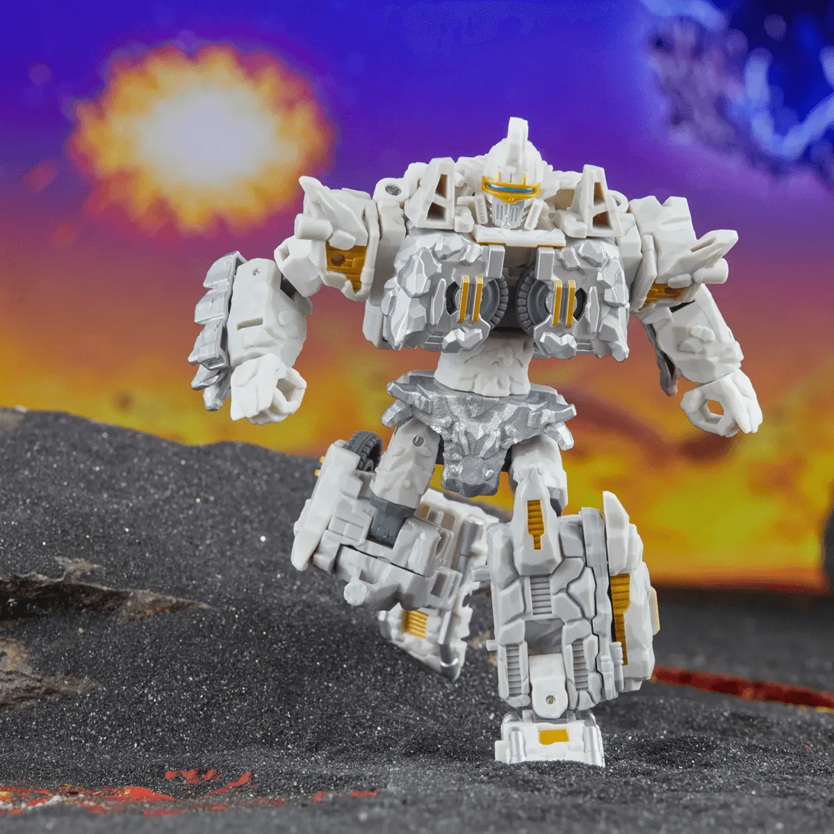 Transformers Legacy United: Deluxe Class - Infernac Universe Nucleous - Image 10