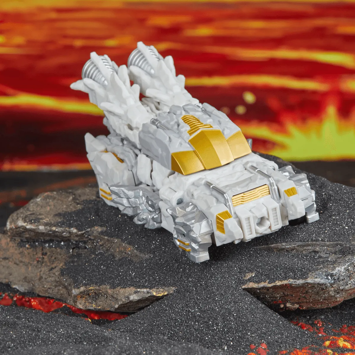 Transformers Legacy United: Deluxe Class - Infernac Universe Nucleous - Image 13