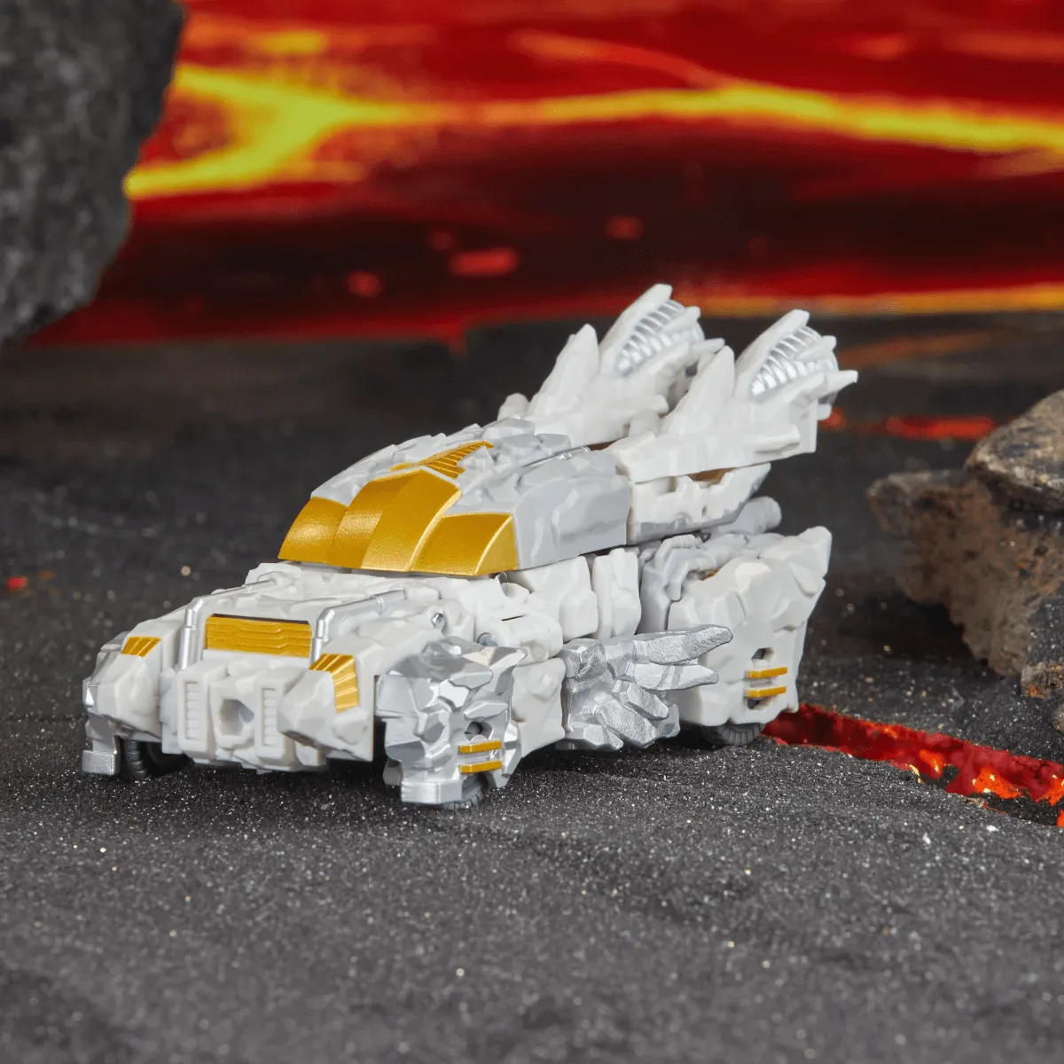 Transformers Legacy United: Deluxe Class - Infernac Universe Nucleous - Image 5