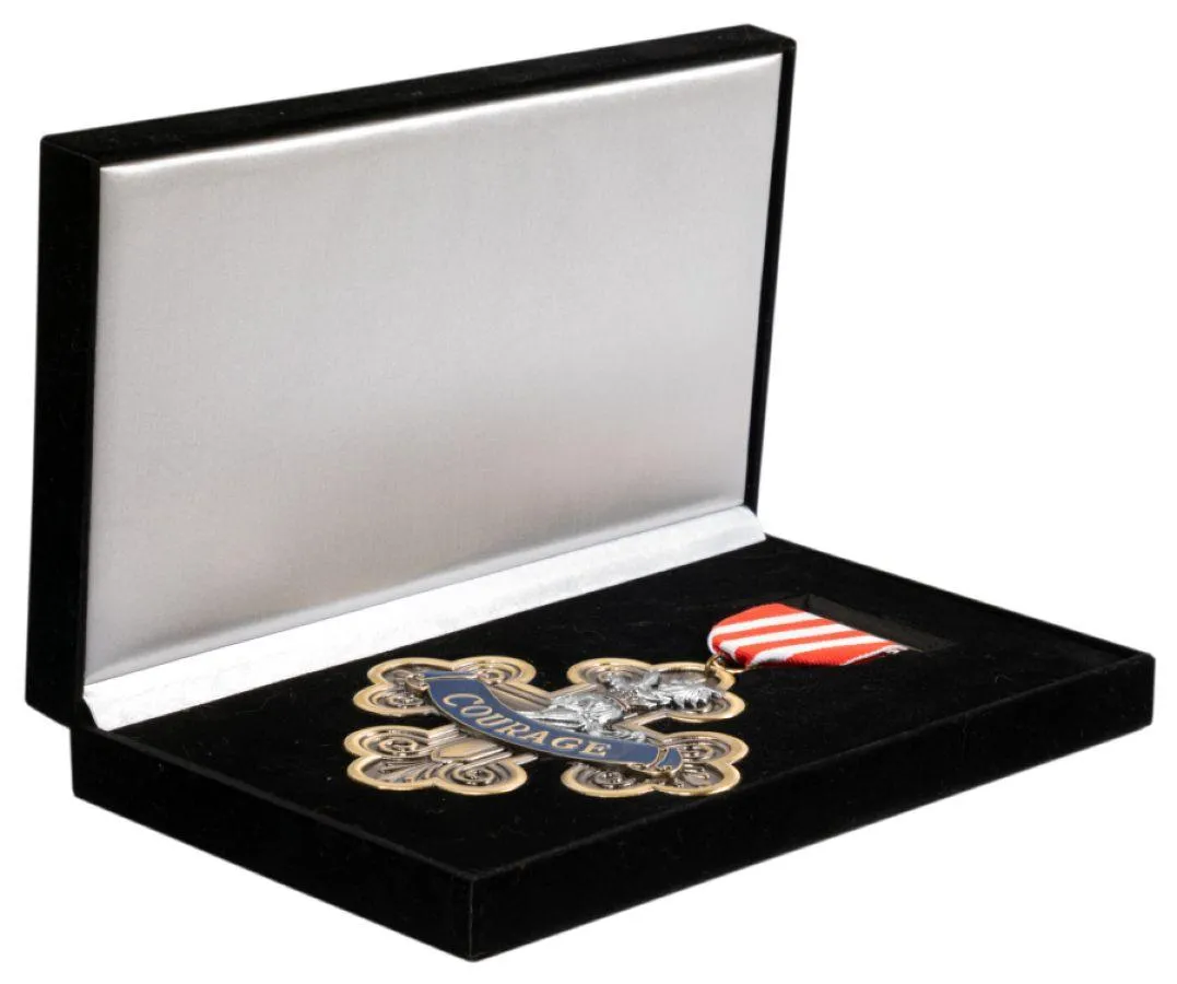 Wizard of Oz - Courage Medal Limited Edition Replica - Image 4